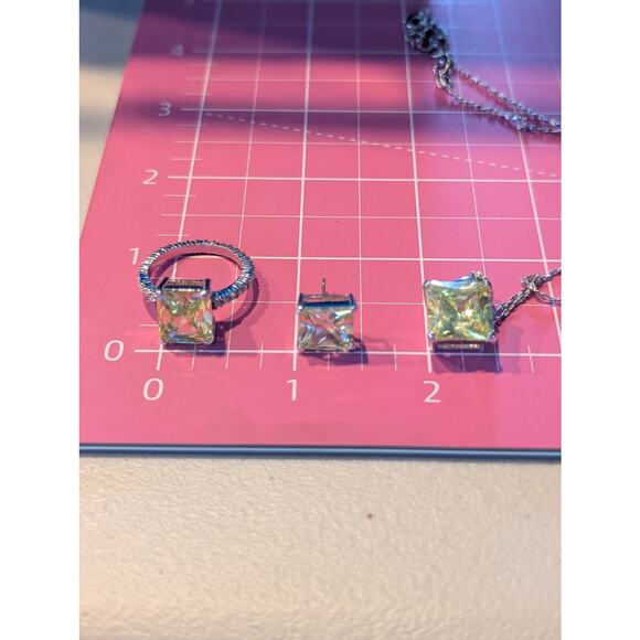 Demi-Parure Set of Green Apple Crystal Silver Tone Rhinestone Jewelry - Picture 10 of 10